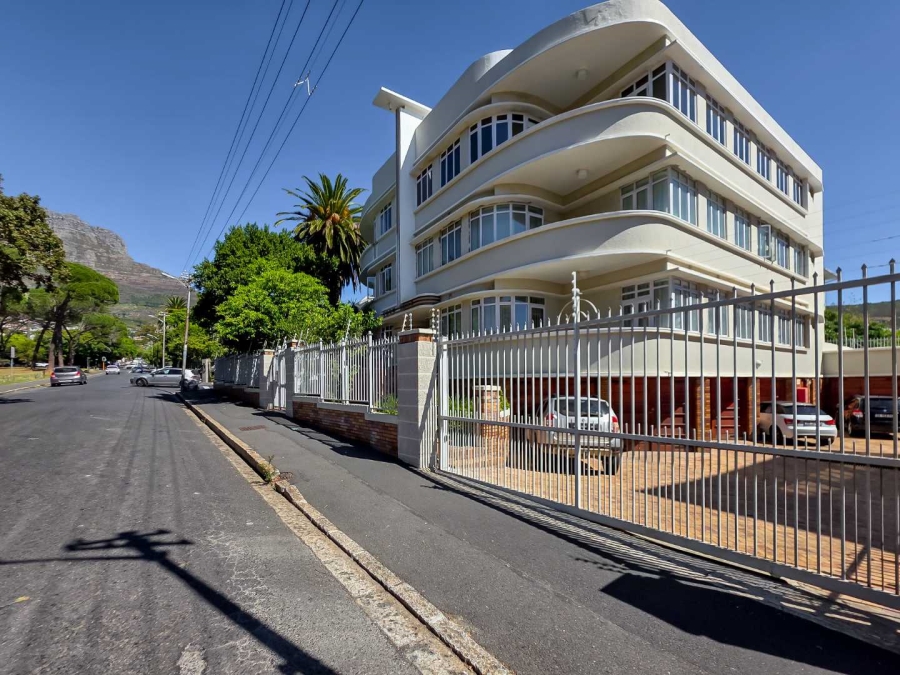 To Let 3 Bedroom Property for Rent in Gardens Western Cape
